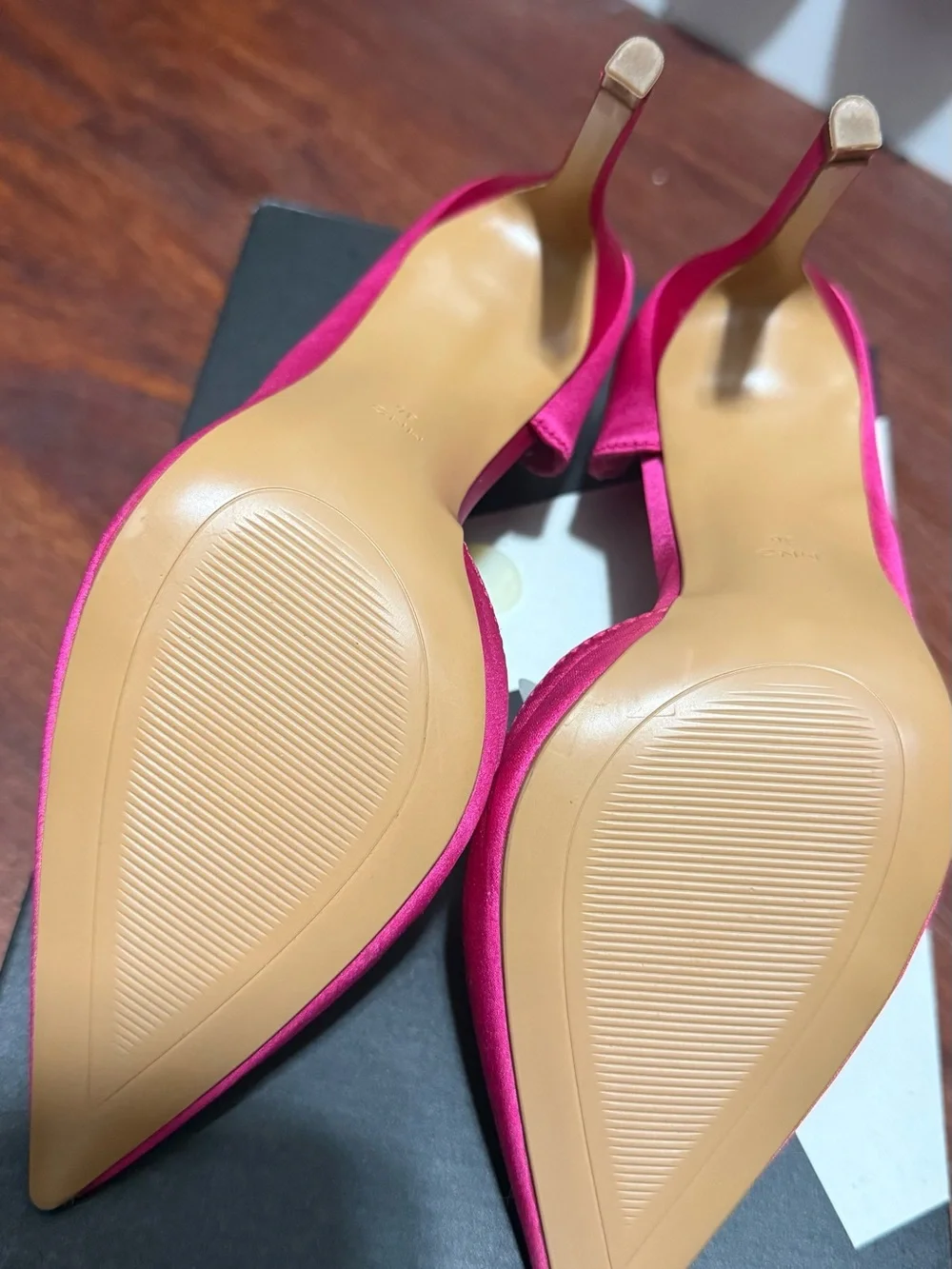 MANGO NWT Fuchsia Pink Satin Pointed Toe Slingback Heels – Size 6